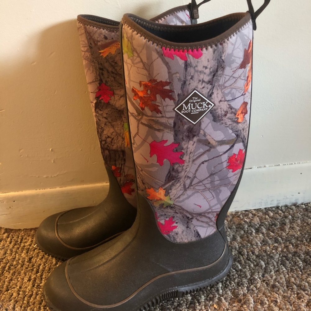 Women’s muck boots like new